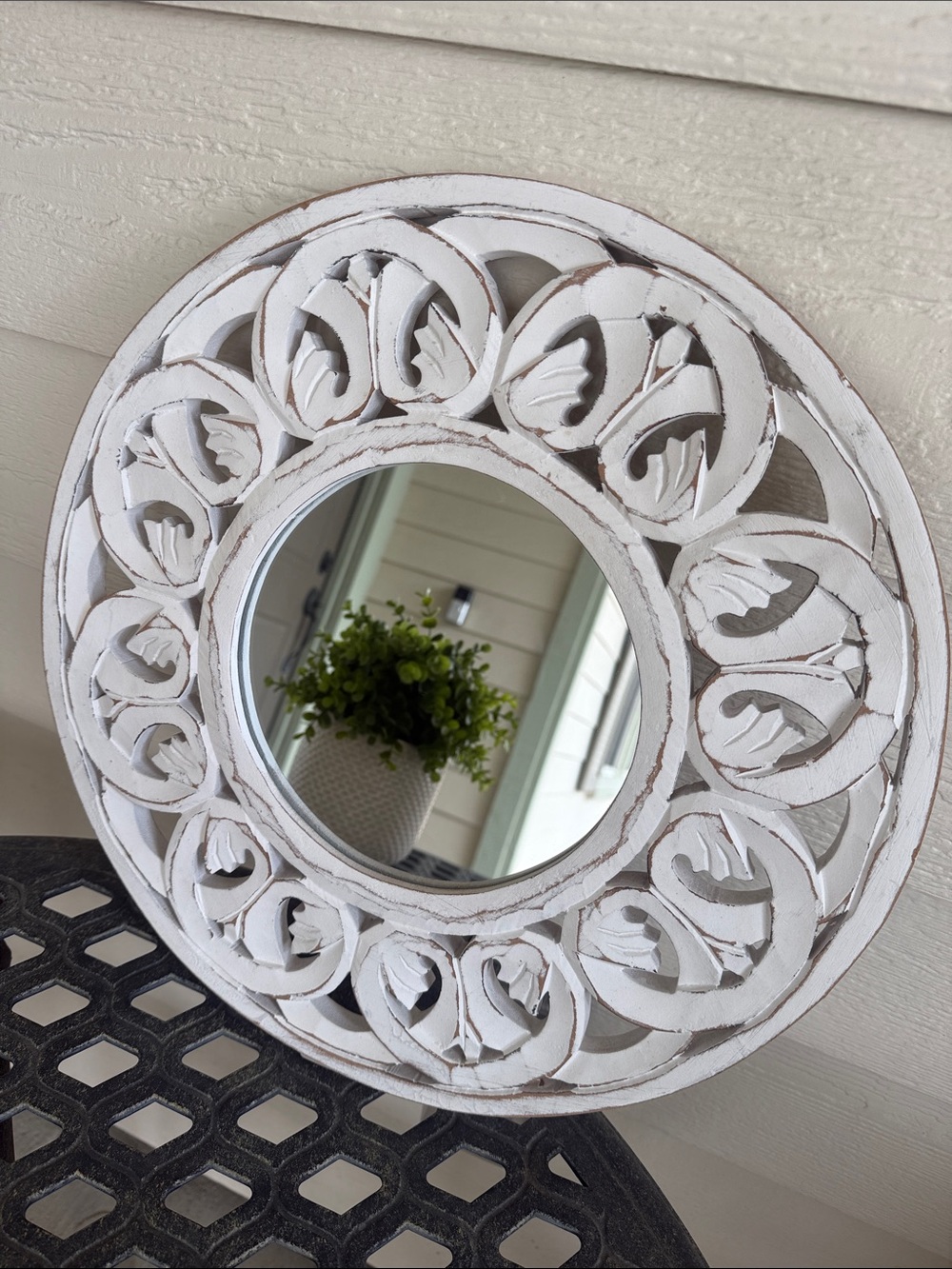 Round Distressed White Decorative Mirror – 16”